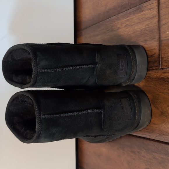 Ugg SZ7 Classic Black Boots - Picture 4 of 8